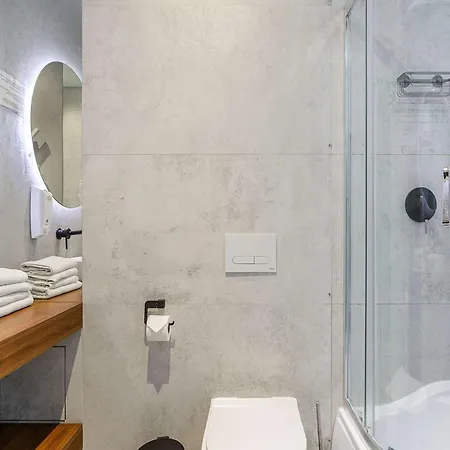 Modern Romantic Getaway * وارسو